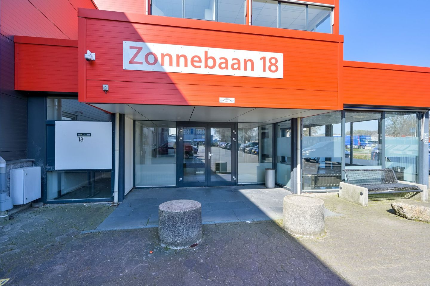 View photo 3 of Zonnebaan 18-20