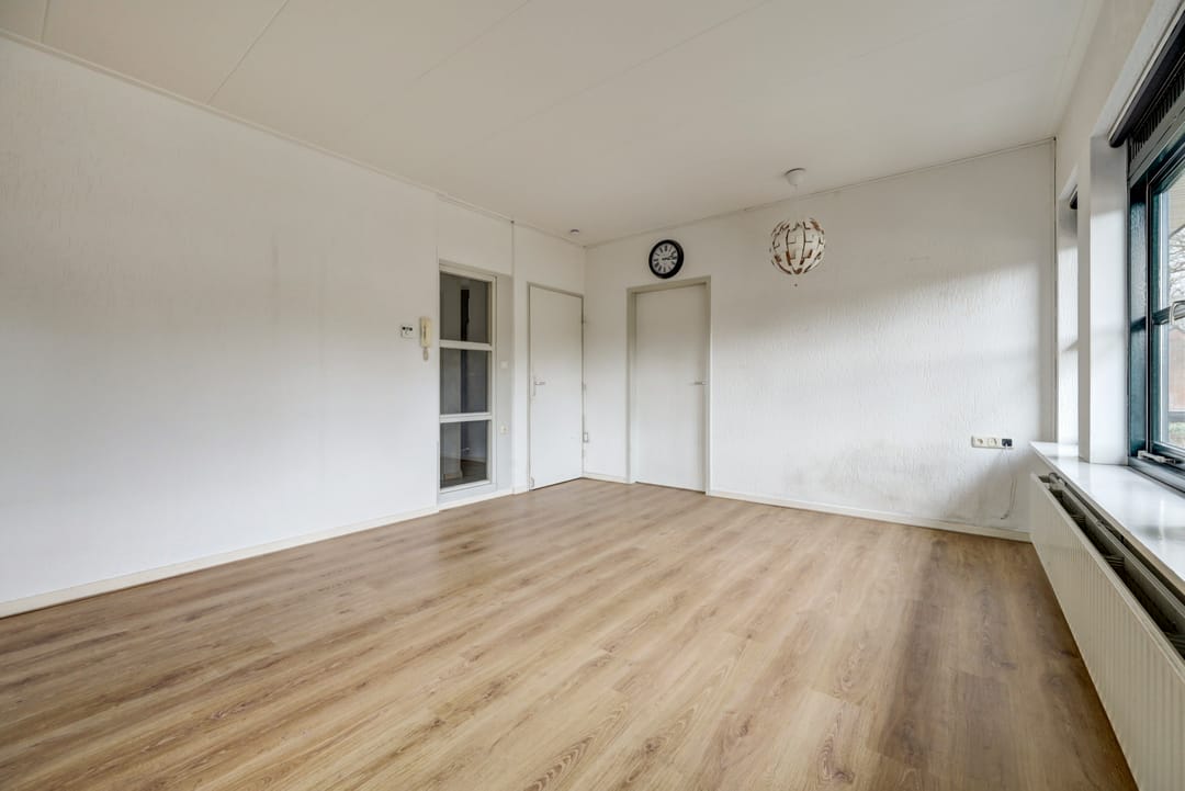 Spacious Maisonette with Private Parking and Sunny Balcony — 13