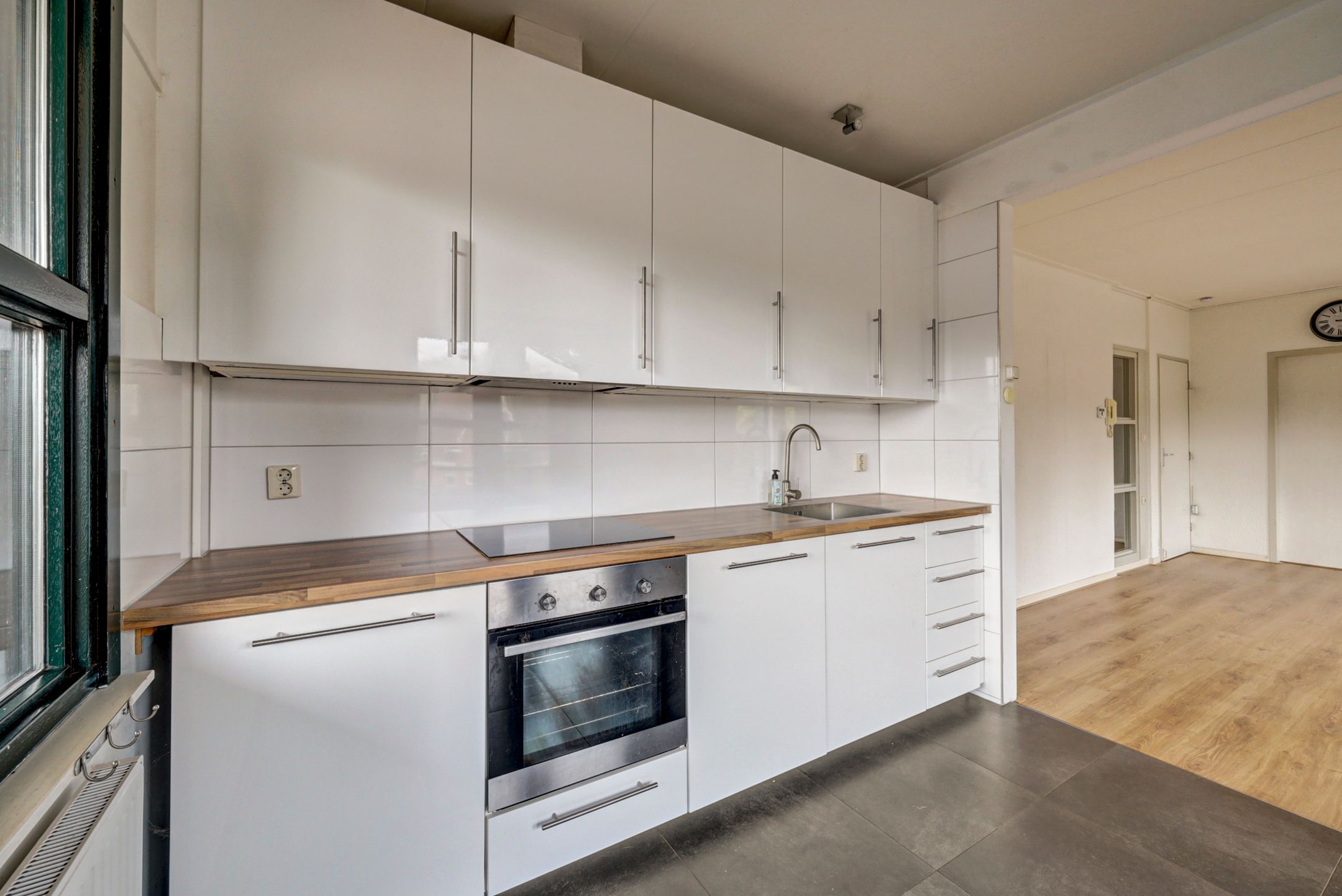 Spacious Maisonette with Private Parking and Sunny Balcony — 15