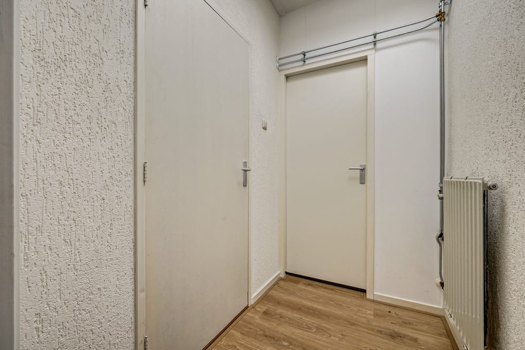 Spacious Maisonette with Private Parking and Sunny Balcony — 16