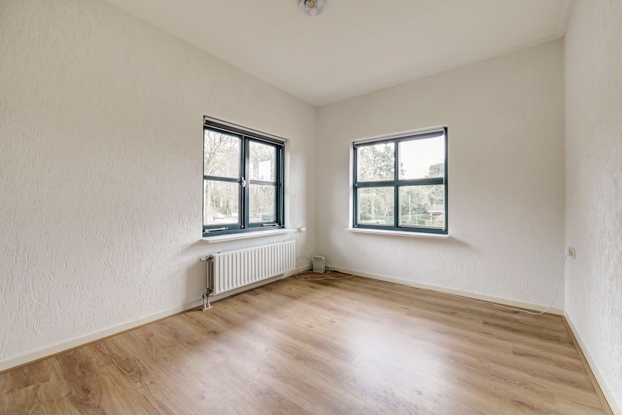 Spacious Maisonette with Private Parking and Sunny Balcony — 18