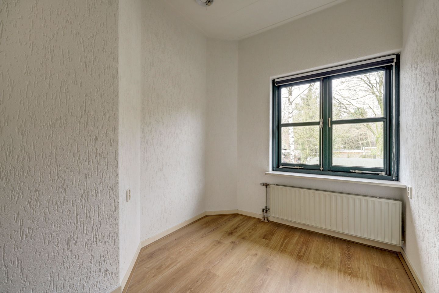 Spacious Maisonette with Private Parking and Sunny Balcony — 20