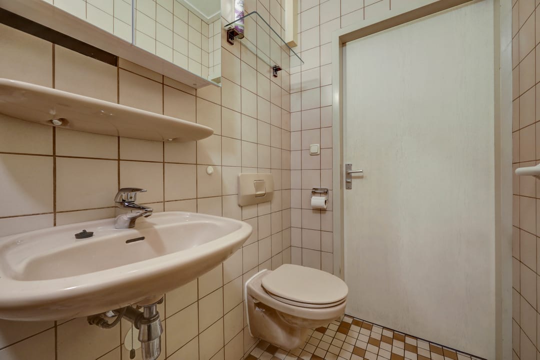Spacious Maisonette with Private Parking and Sunny Balcony — 22