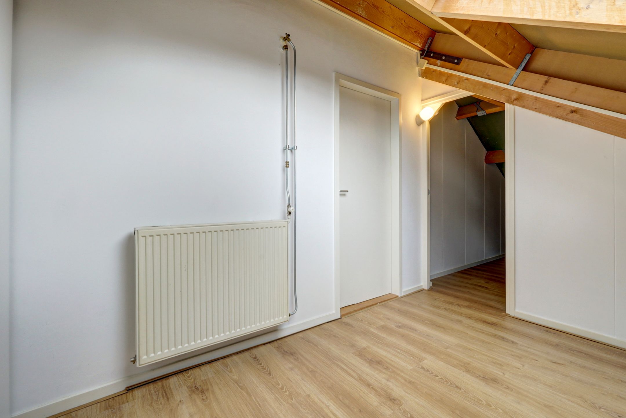 Spacious Maisonette with Private Parking and Sunny Balcony — 27