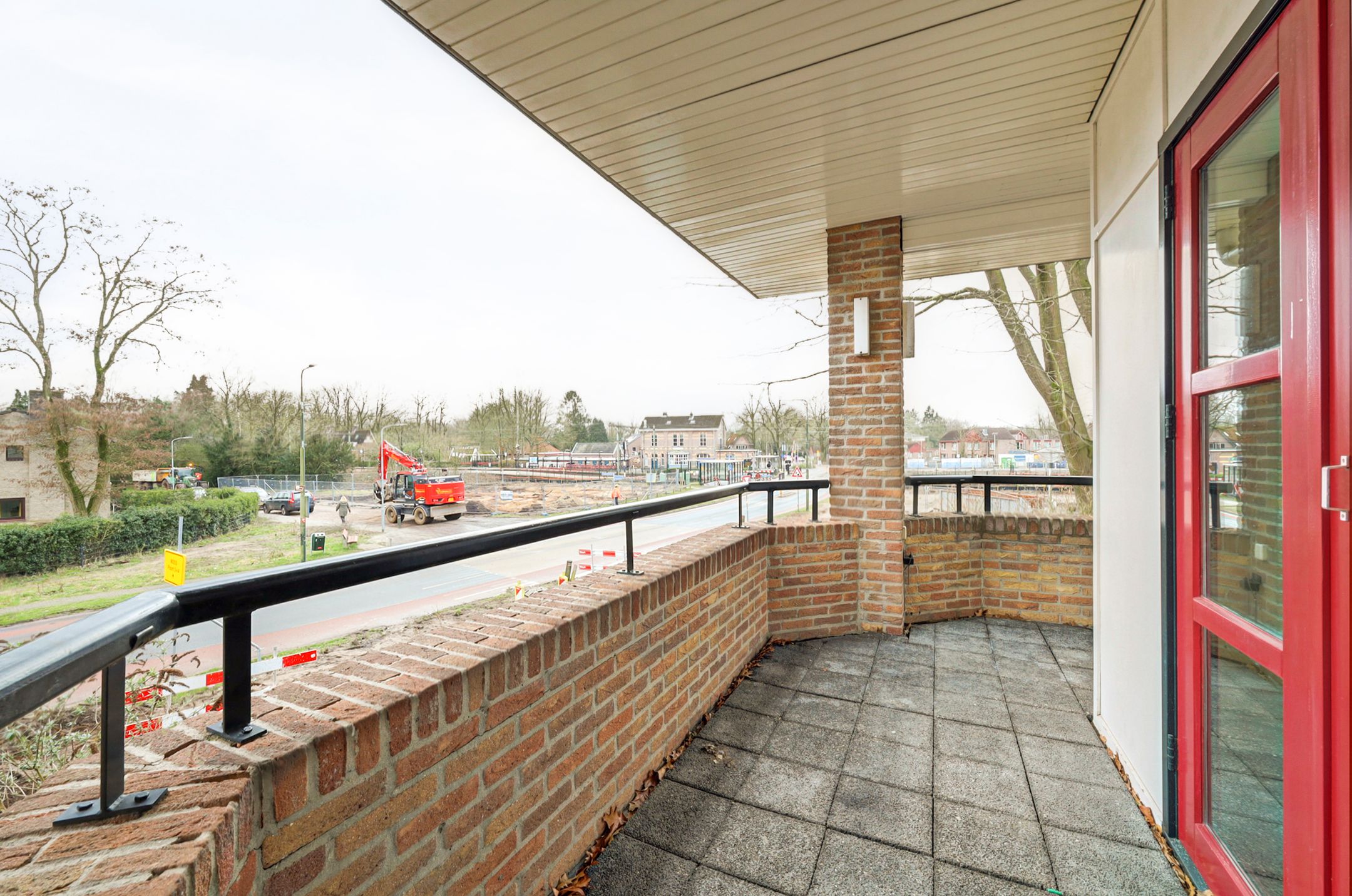 Spacious Maisonette with Private Parking and Sunny Balcony — 30