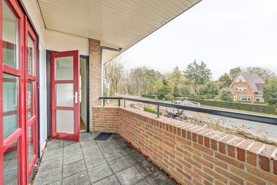 Spacious Maisonette with Private Parking and Sunny Balcony — 31