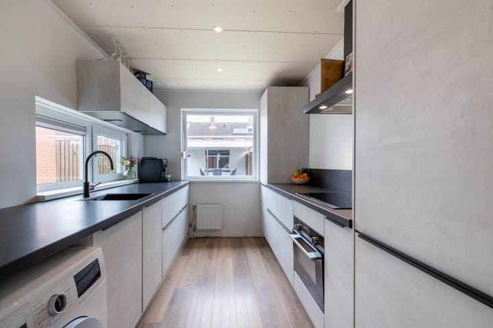 Photo 3 of Jan Tooropstraat 92