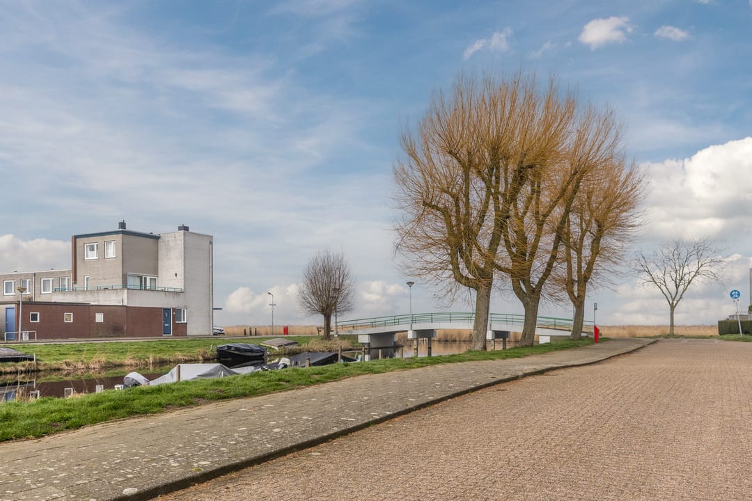 Photo 37 of Claude Debussystraat 9