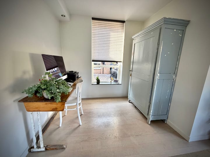 Photo 4 of Heiligenbloem 18