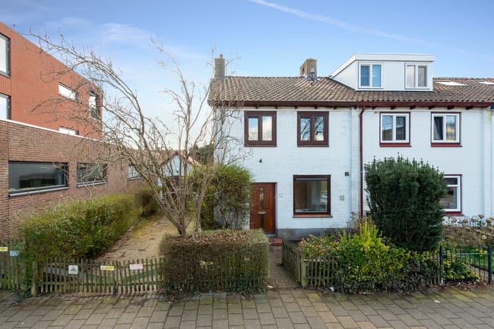 Photo 2 of Johan van Oldenbarneveltlaan 108