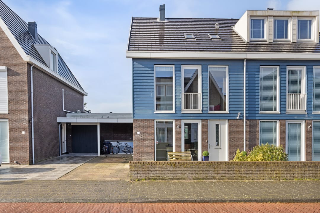 Ruime en goed onderhouden twee-onder-een-kapwoning met 5 slaapkamers in kindvriendelijke buurt