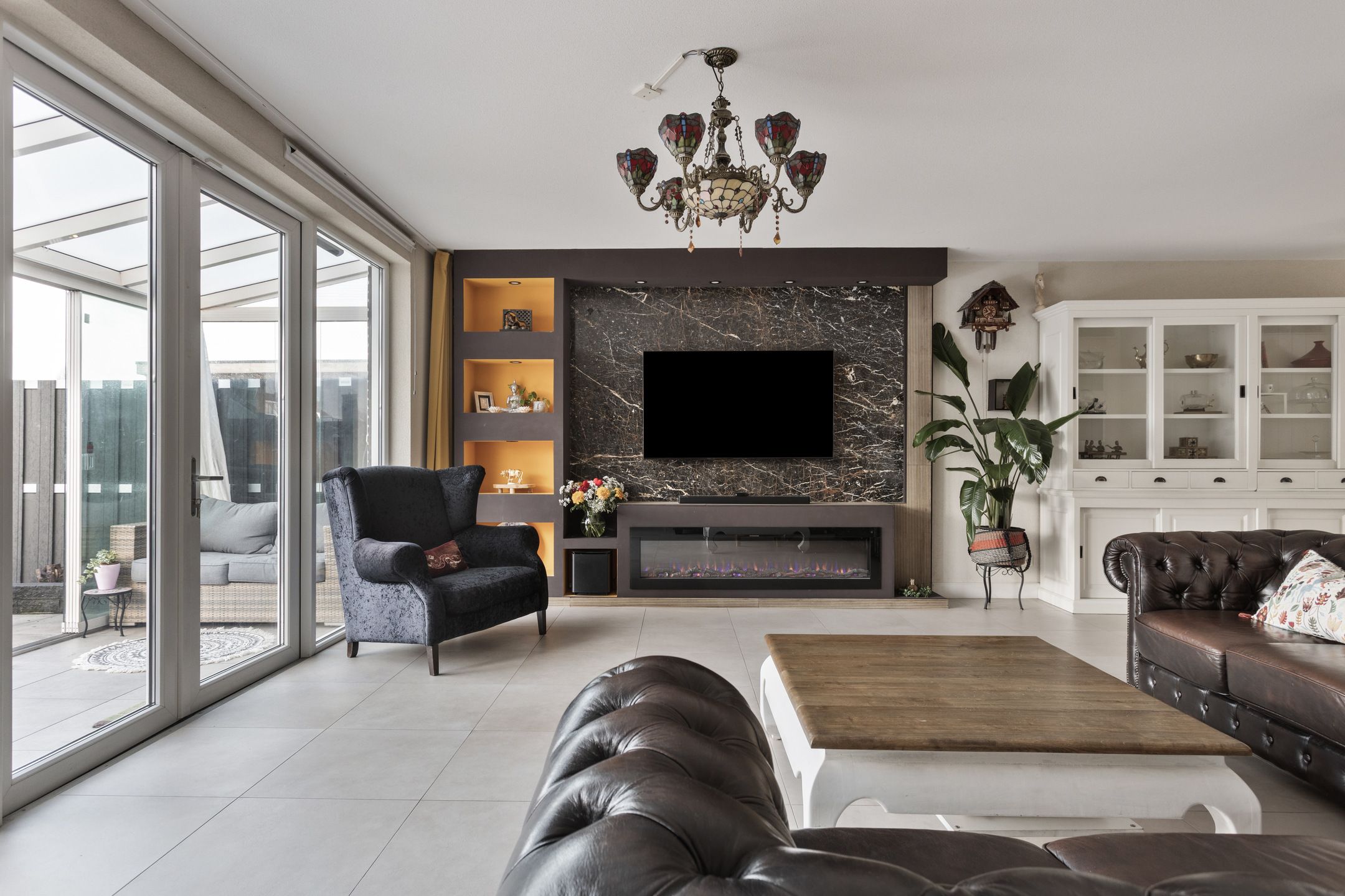Spacious and well-maintained semi-detached house with 5 bedrooms in child-friendly neighborhood — 12