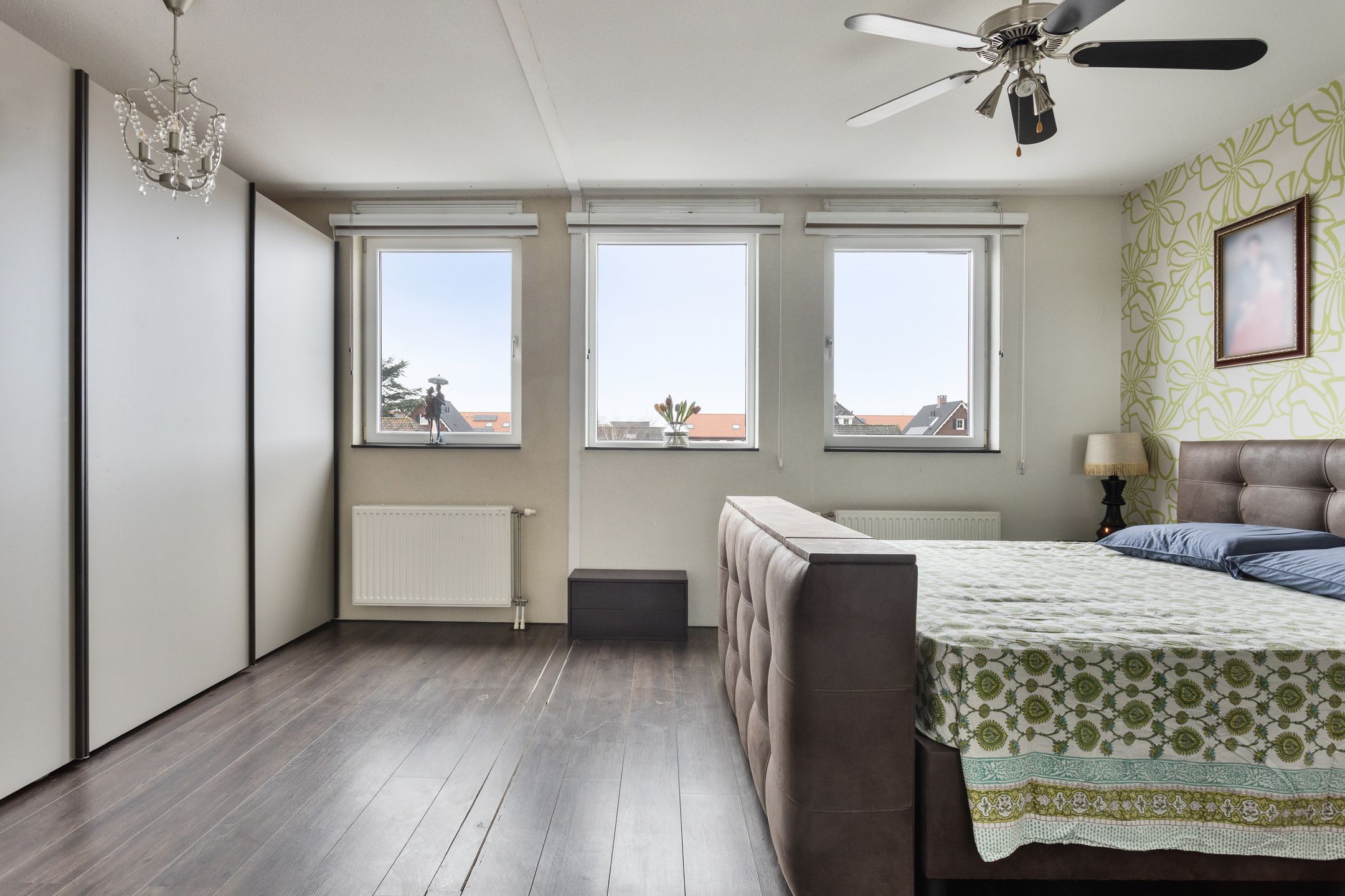 Spacious and well-maintained semi-detached house with 5 bedrooms in child-friendly neighborhood — 18