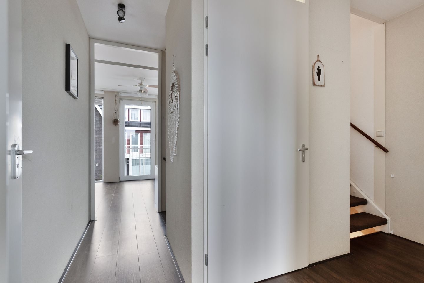 Spacious and well-maintained semi-detached house with 5 bedrooms in child-friendly neighborhood — 25