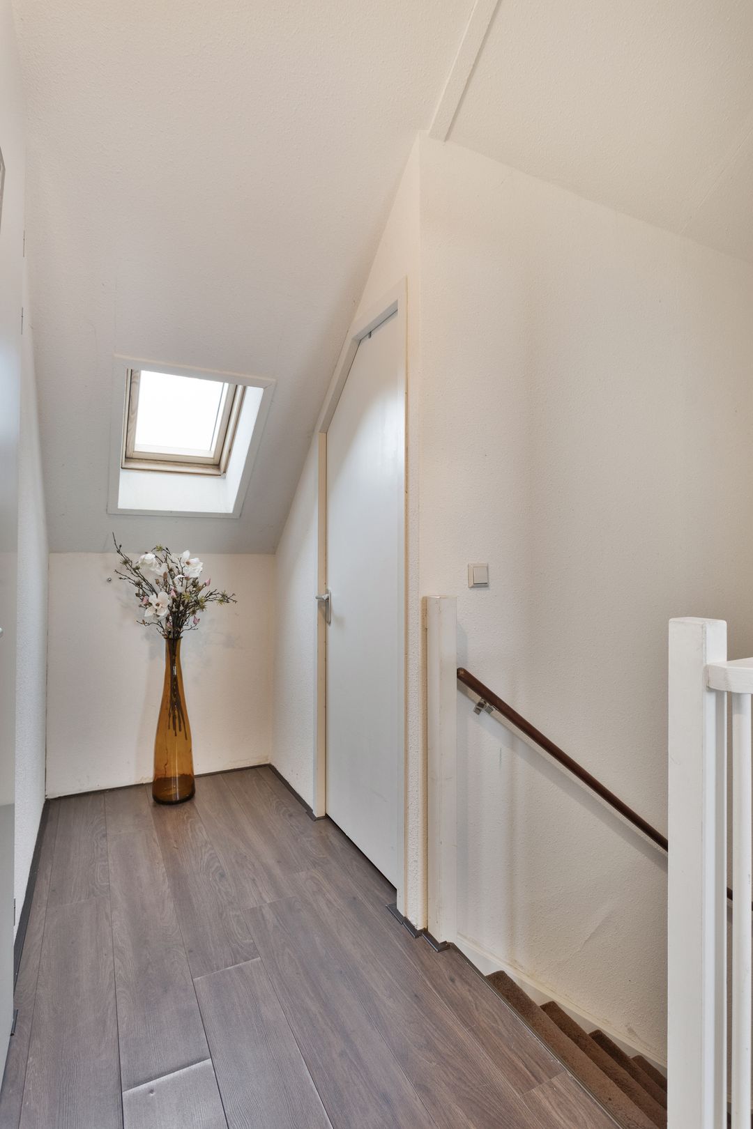 Spacious and well-maintained semi-detached house with 5 bedrooms in child-friendly neighborhood — 28
