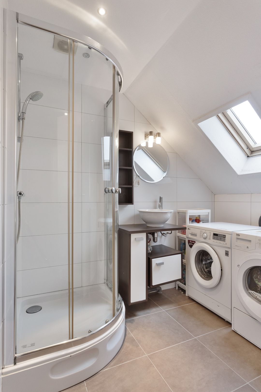 Spacious and well-maintained semi-detached house with 5 bedrooms in child-friendly neighborhood — 30