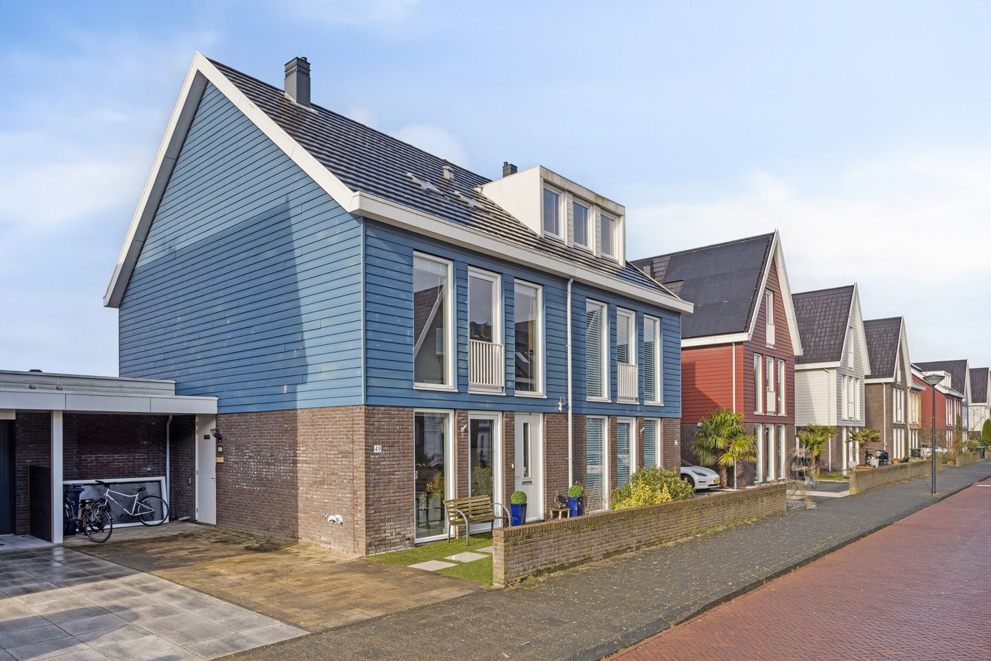 Spacious and well-maintained semi-detached house with 5 bedrooms in child-friendly neighborhood — 34