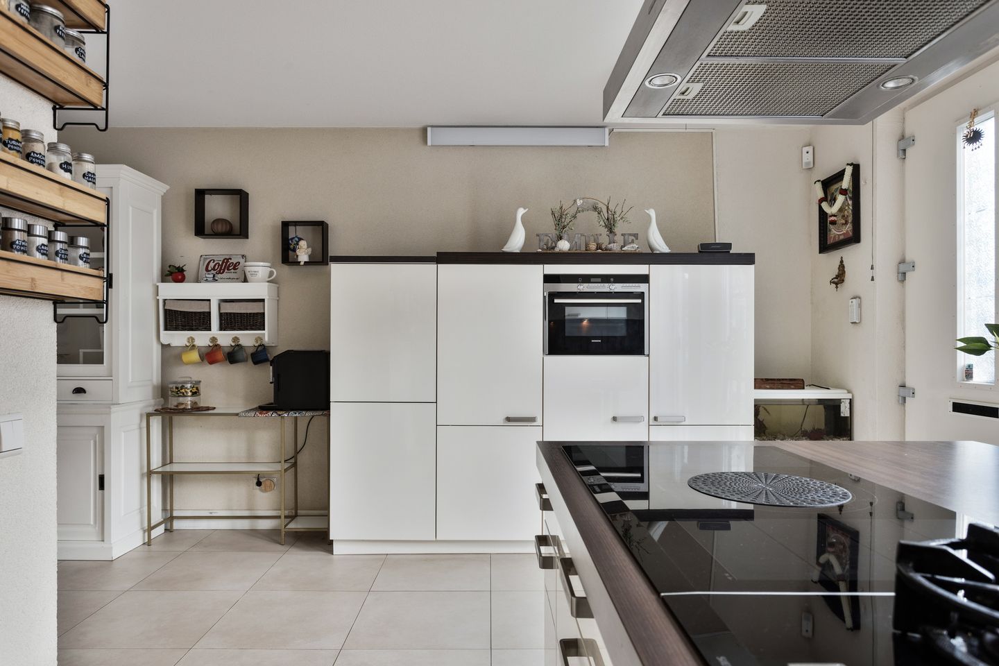 Spacious and well-maintained semi-detached house with 5 bedrooms in child-friendly neighborhood — 14