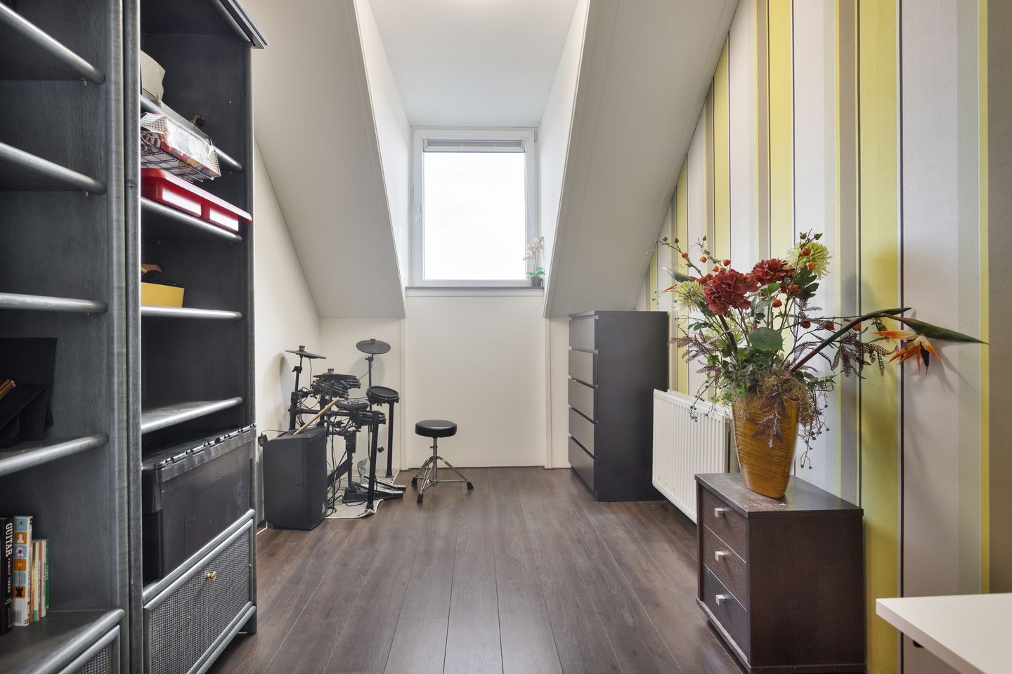 Spacious and well-maintained semi-detached house with 5 bedrooms in child-friendly neighborhood — 29