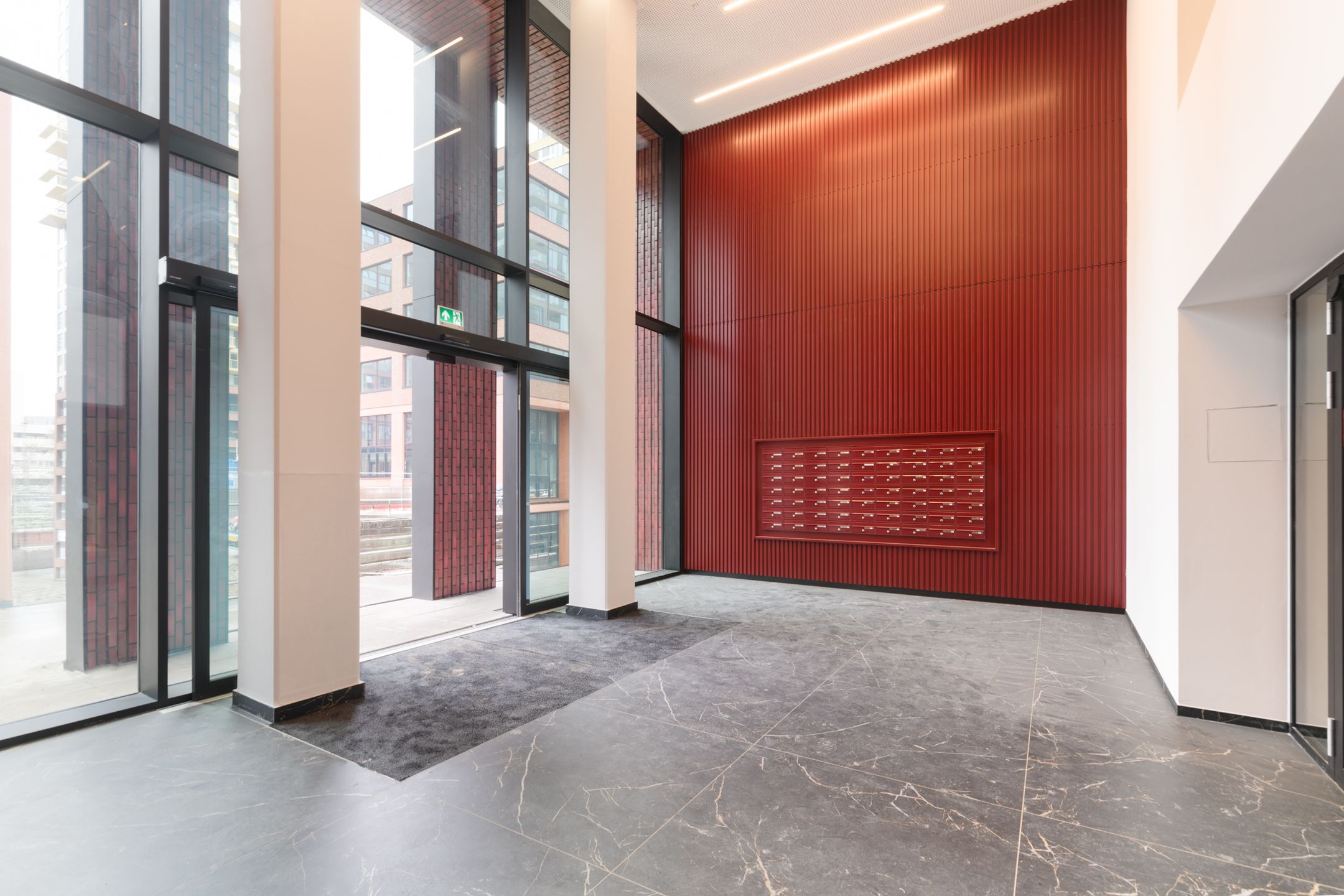 Foto 4 van SPOT Amsterdam | Scarlet