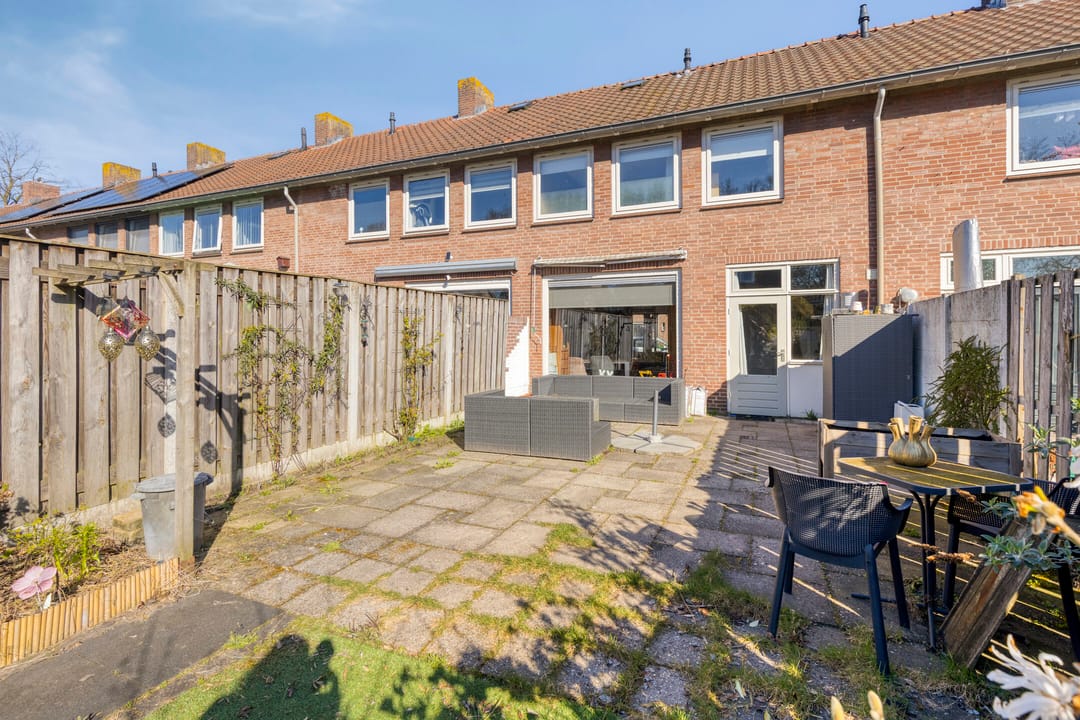 Practical family home with sunny backyard in quiet Dongen location — 37