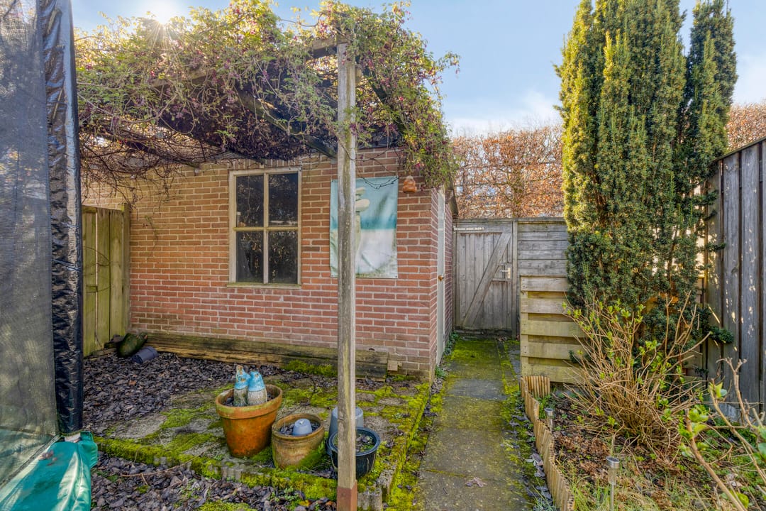 Practical family home with sunny backyard in quiet Dongen location — 38