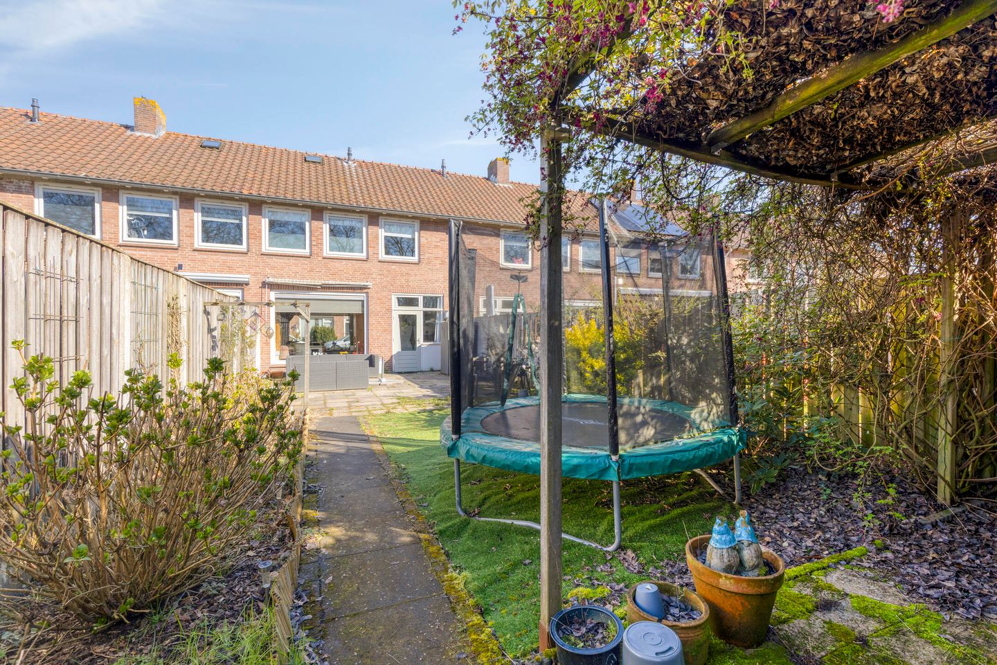 Practical family home with sunny backyard in quiet Dongen location — 40