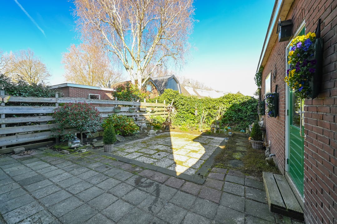 Waterfront family home with private jetty and double garage in Nederhorst den Berg — 29