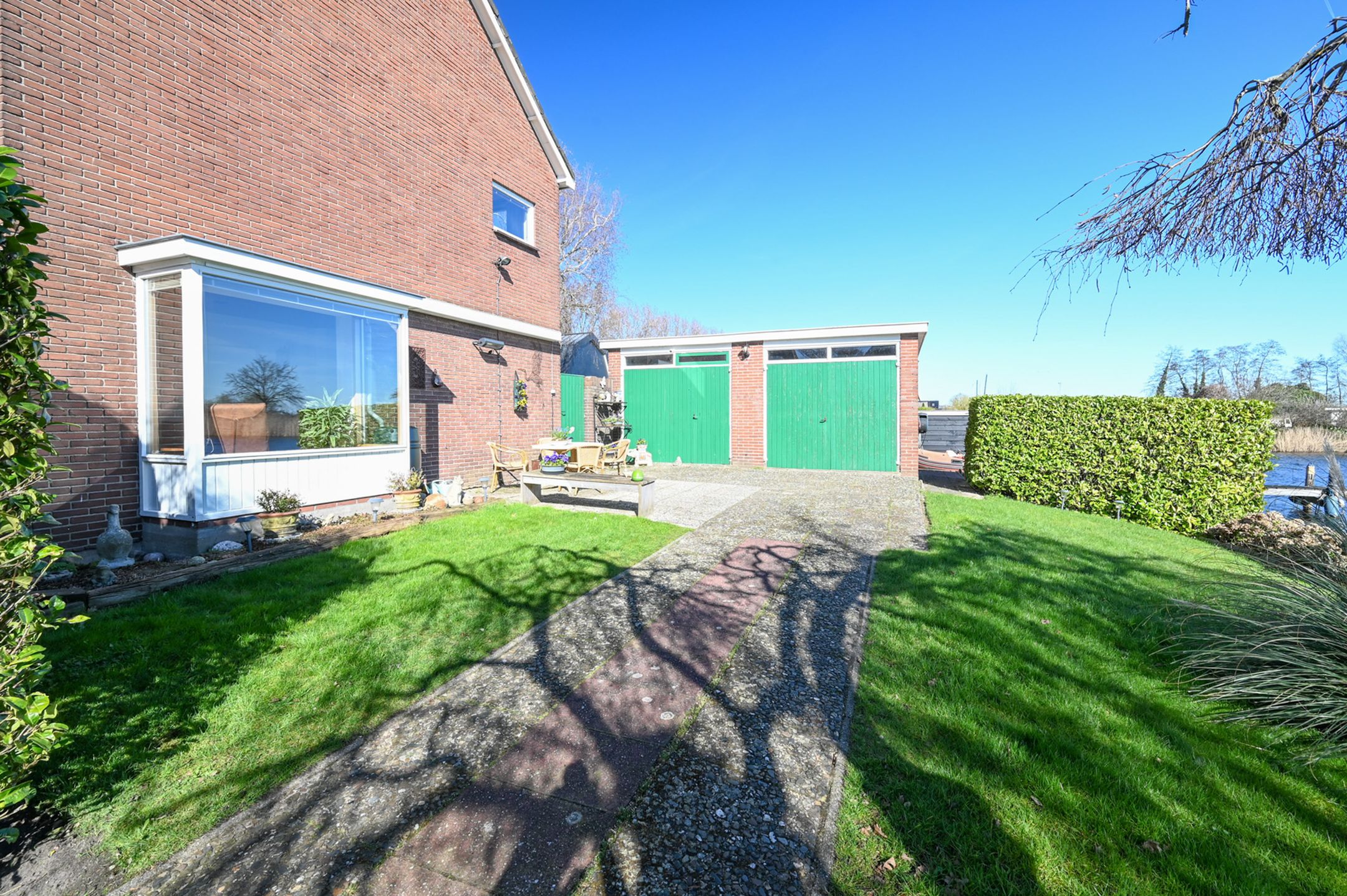 Waterfront family home with private jetty and double garage in Nederhorst den Berg — 31