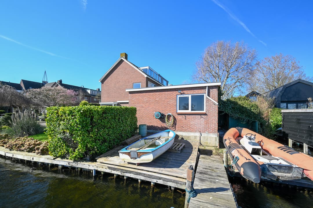 Waterfront family home with private jetty and double garage in Nederhorst den Berg — 34