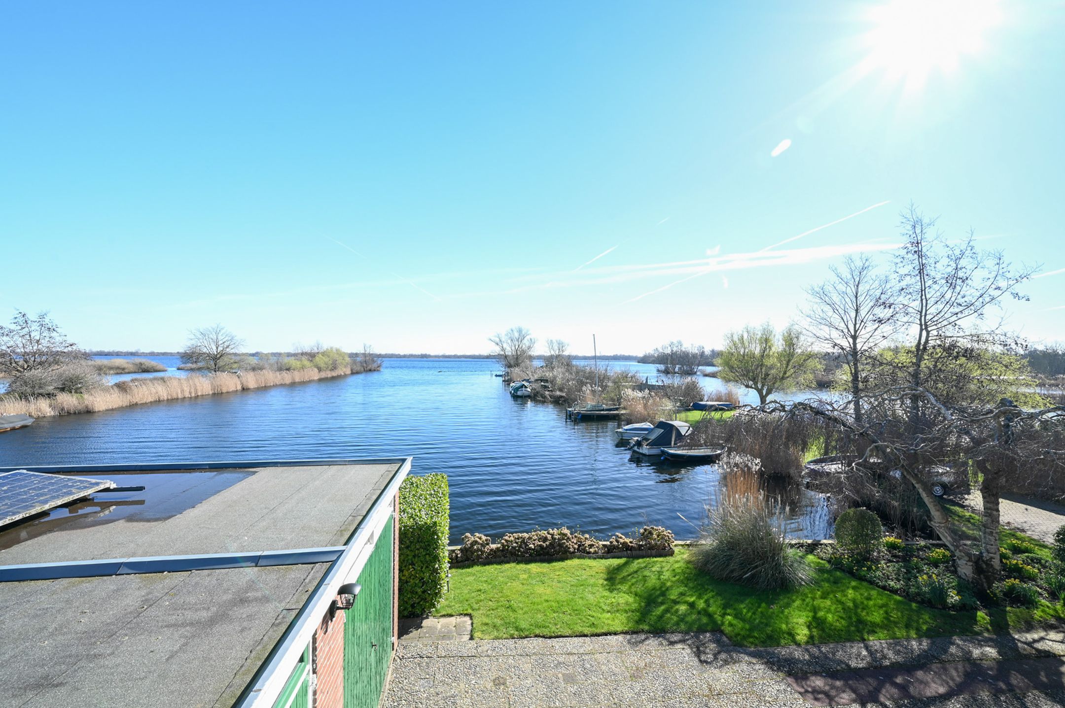 Waterfront family home with private jetty and double garage in Nederhorst den Berg — 19