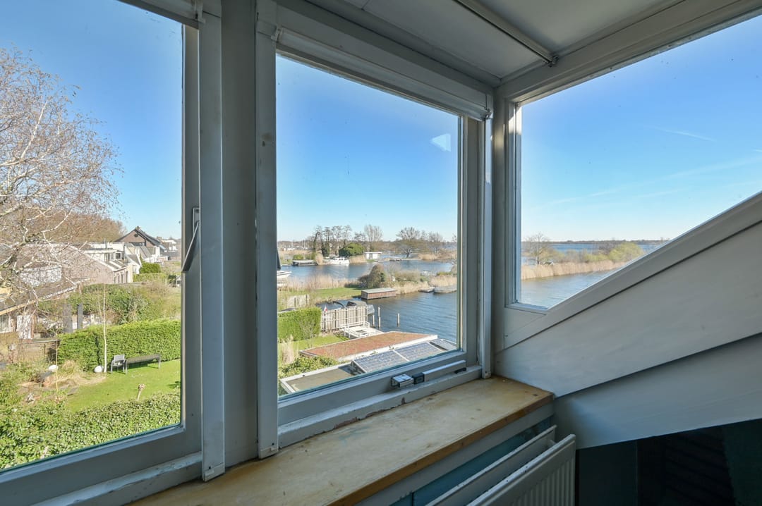 Waterfront family home with private jetty and double garage in Nederhorst den Berg — 24
