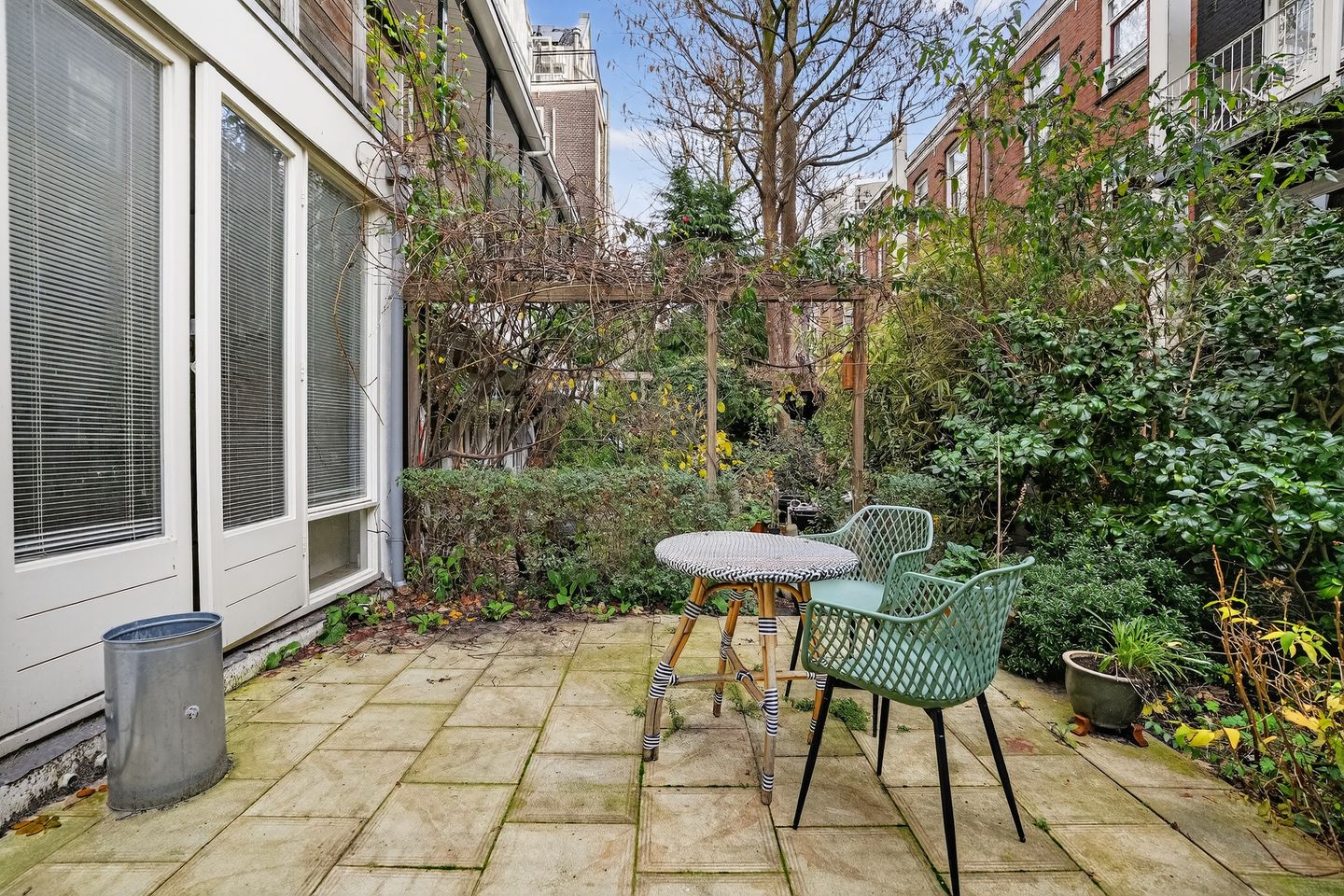 Charming ground floor apartment with sunny garden in Amsterdam Oud-Zuid — 24