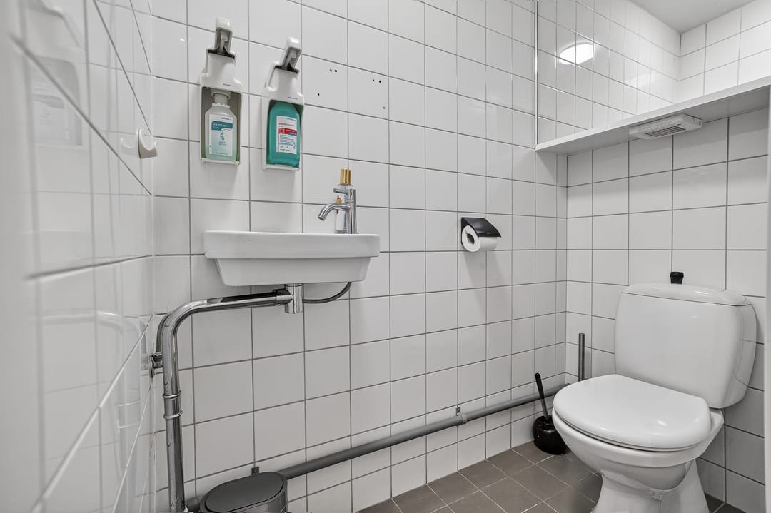 Charming ground floor apartment with sunny garden in Amsterdam Oud-Zuid — 26