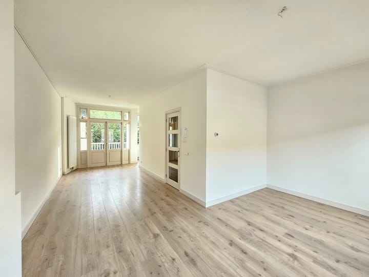 Photo 2 of Newtonstraat 19