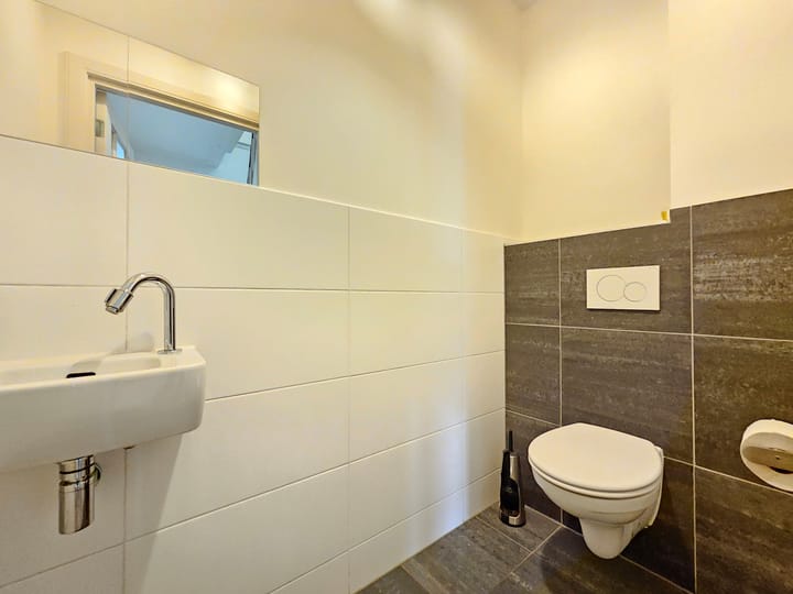 Photo 4 of Newtonstraat 19