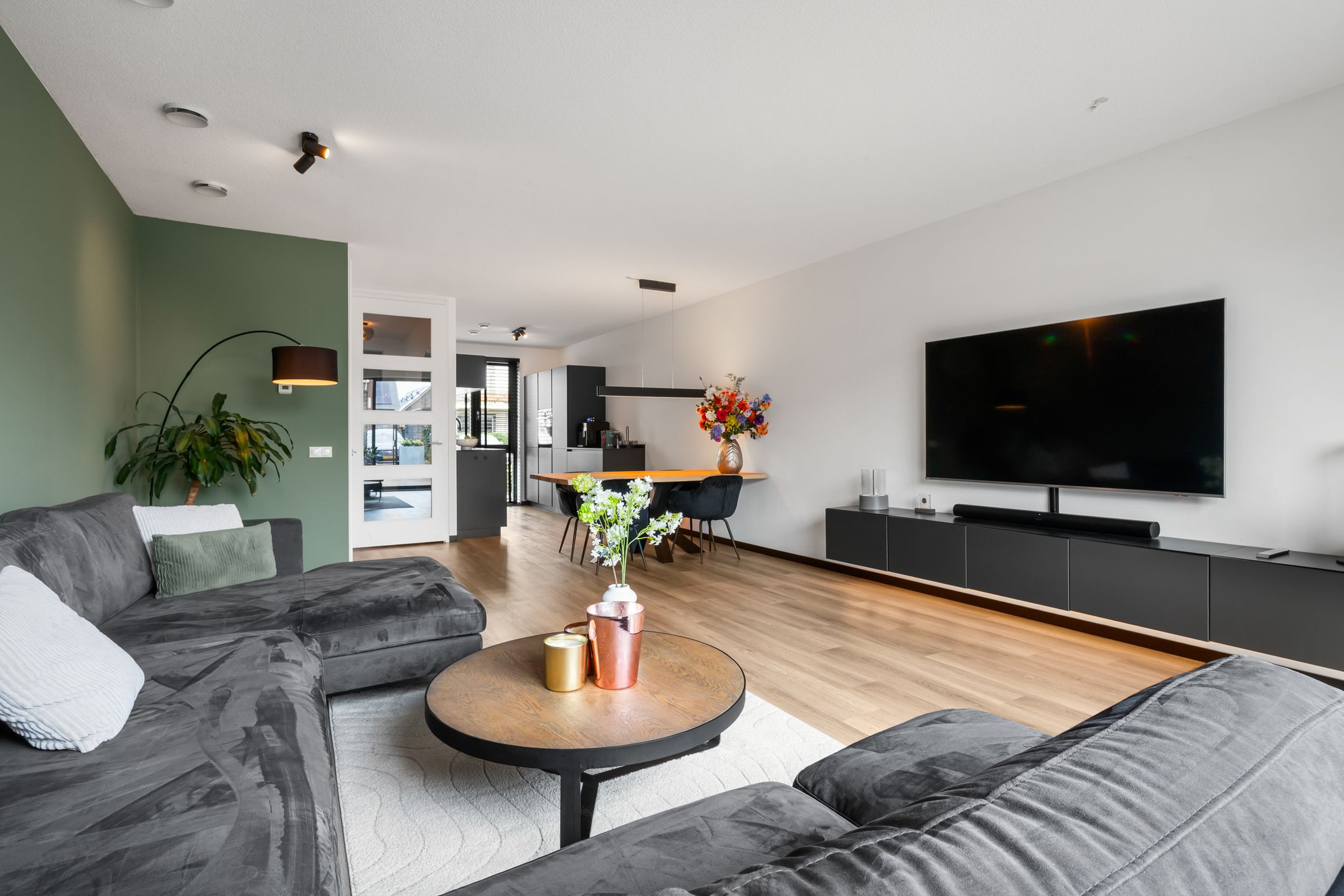 Photo 3 of Rozenhofstraat 1