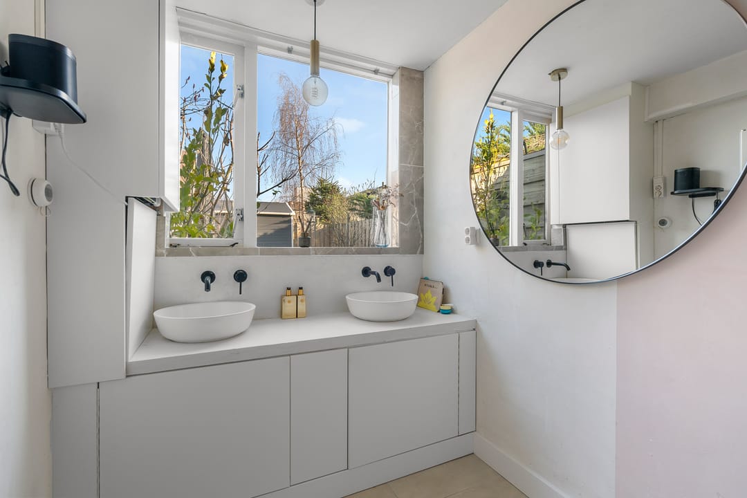 Move-in ready 1930s home with modern renovations and sunny garden — 17