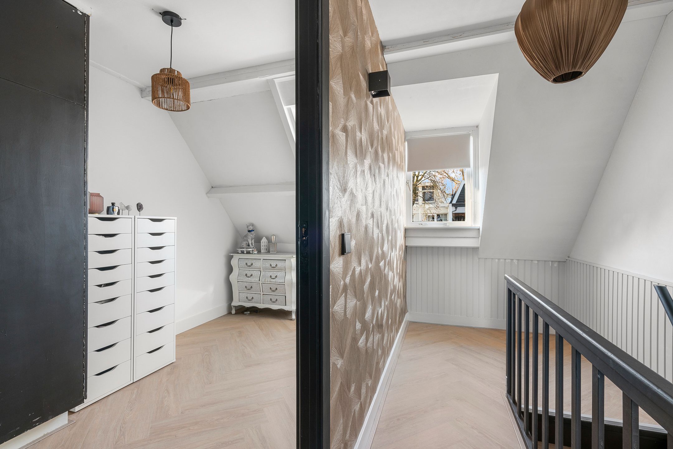Move-in ready 1930s home with modern renovations and sunny garden — 21