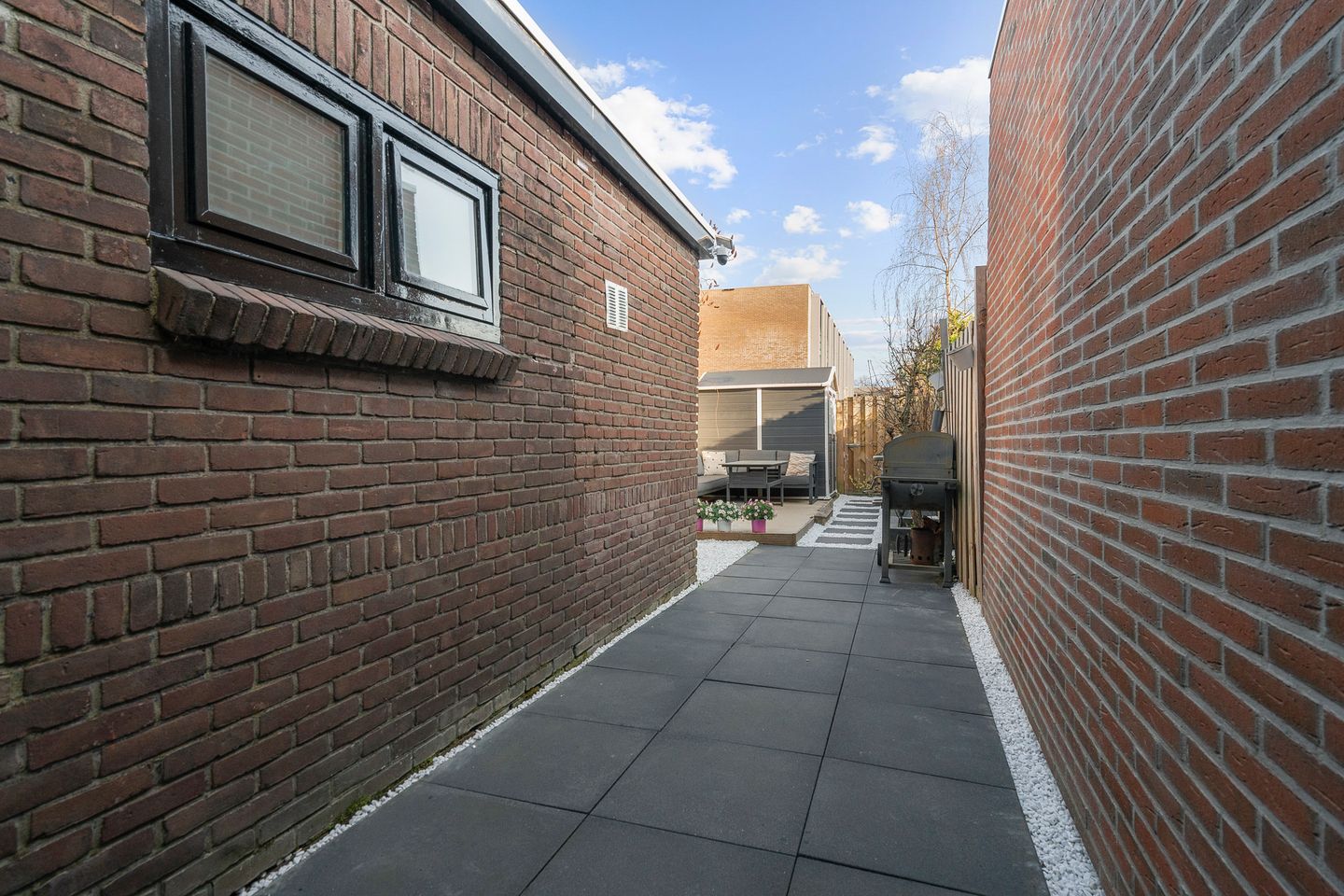 Move-in ready 1930s home with modern renovations and sunny garden — 29