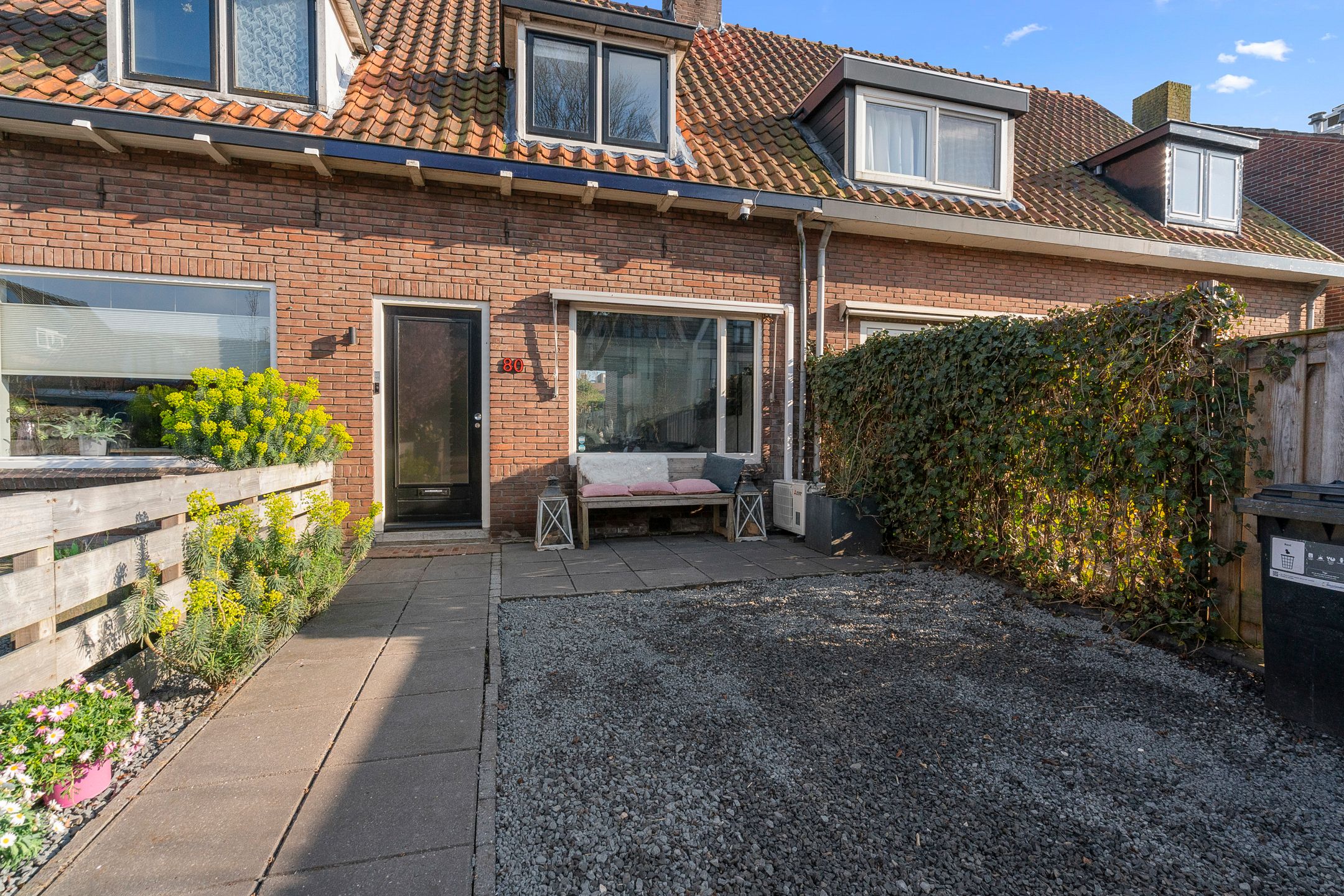 Move-in ready 1930s home with modern renovations and sunny garden — 33