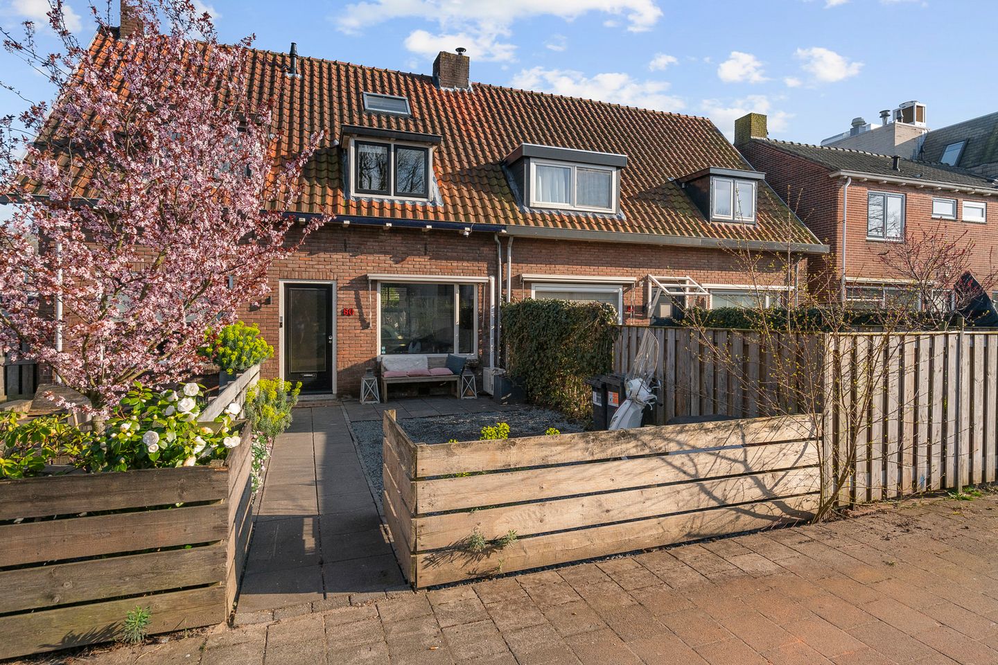 Move-in ready 1930s home with modern renovations and sunny garden — 35