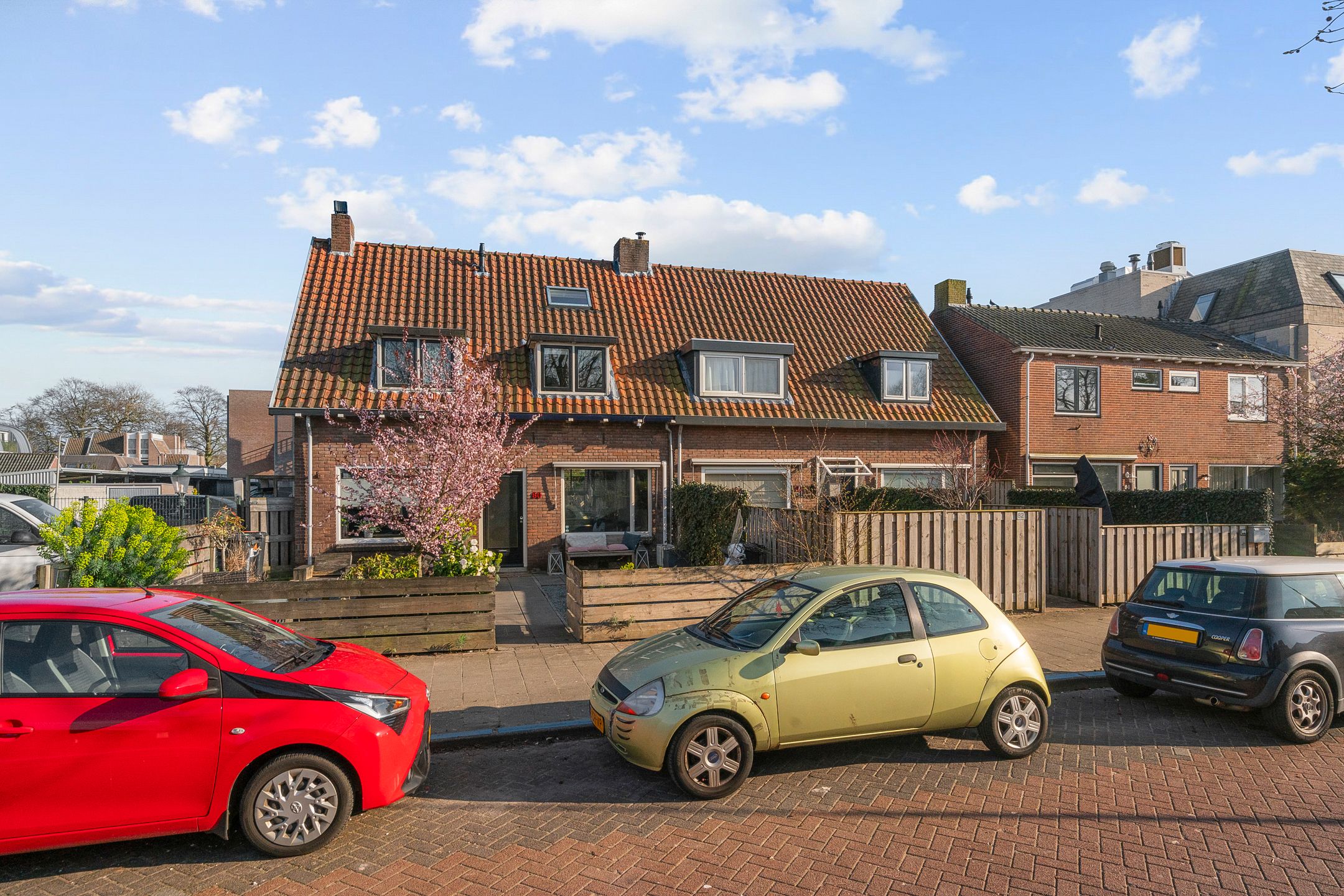 Move-in ready 1930s home with modern renovations and sunny garden — 36