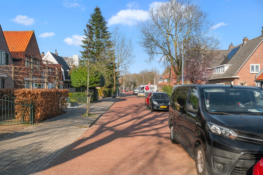 Move-in ready 1930s home with modern renovations and sunny garden — 37