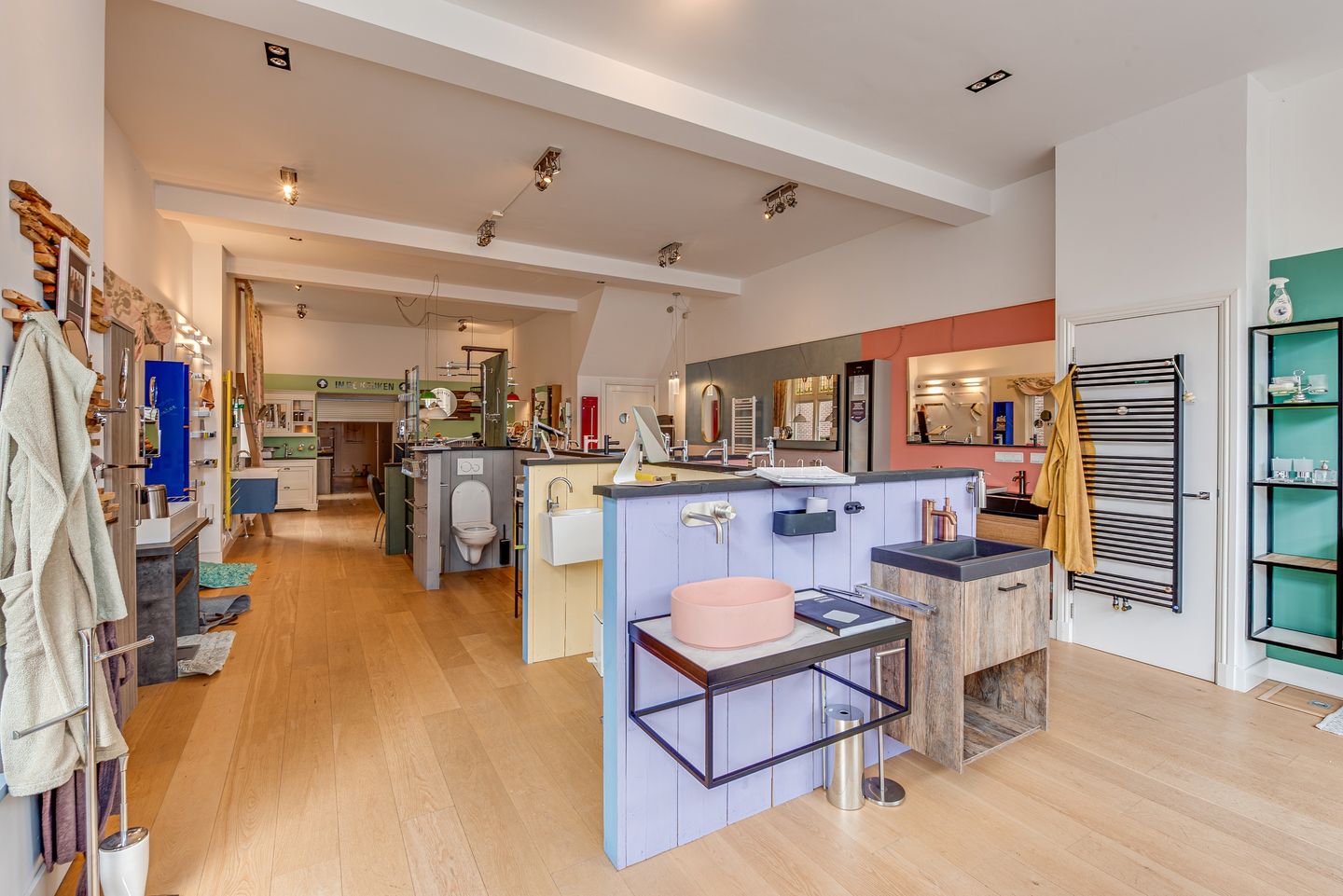 View photo 3 of Huizerweg 25