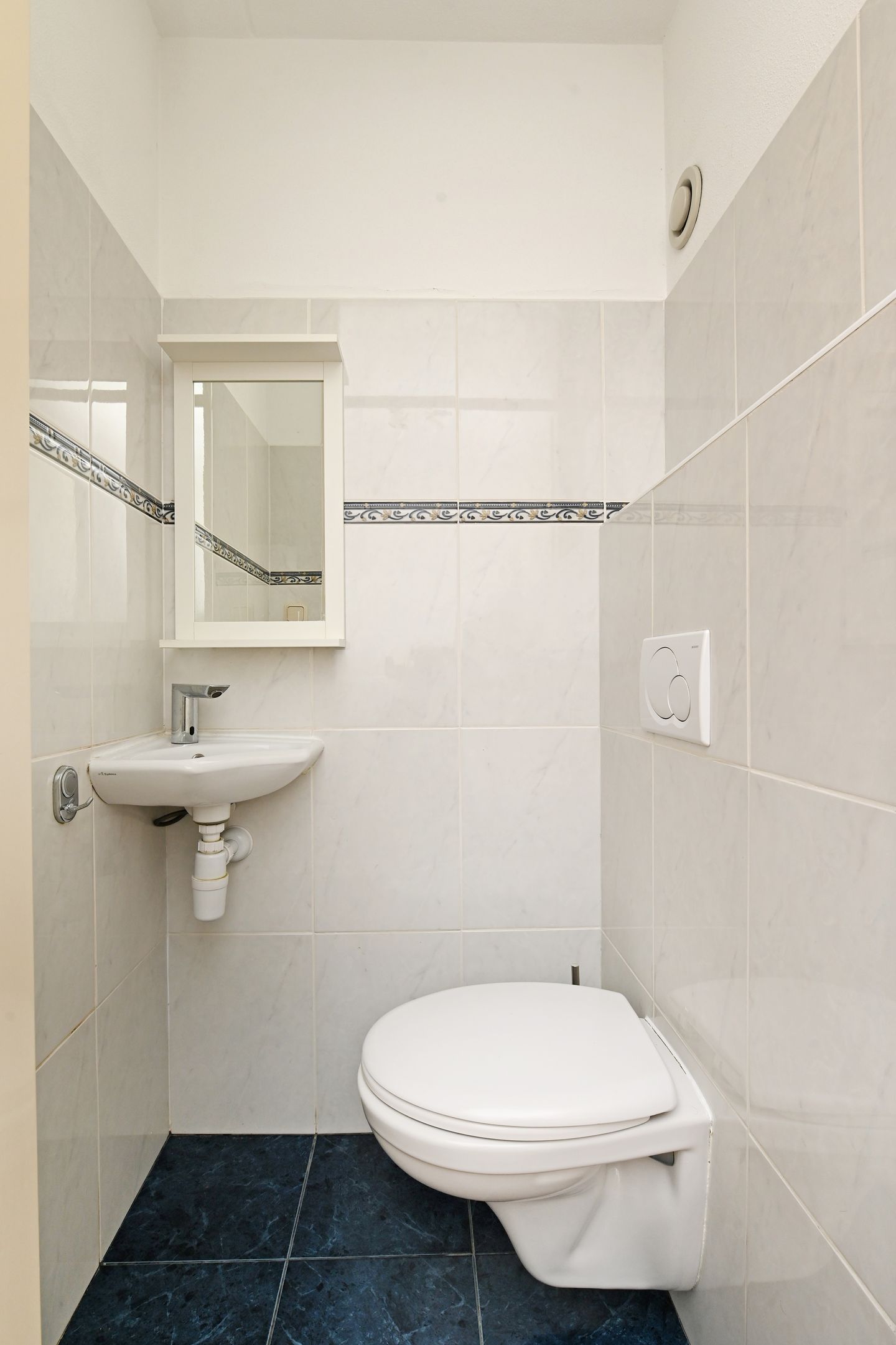 Spacious Two-Level Maisonnette with Private Parking in Green Mariahoeve — 24