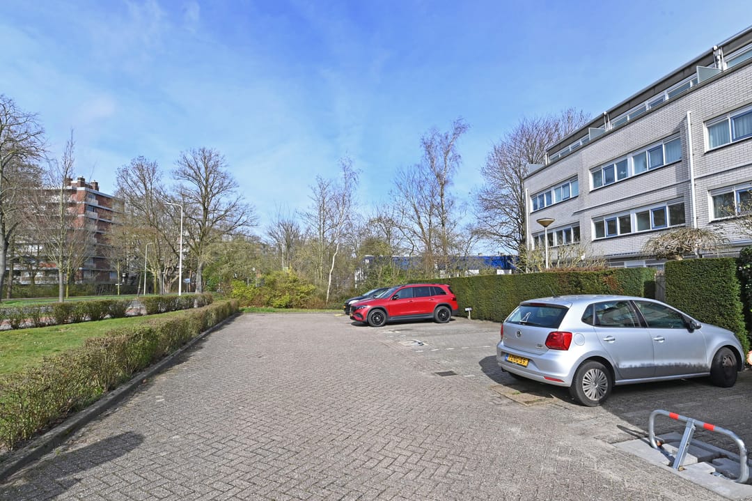 Spacious Two-Level Maisonnette with Private Parking in Green Mariahoeve — 30
