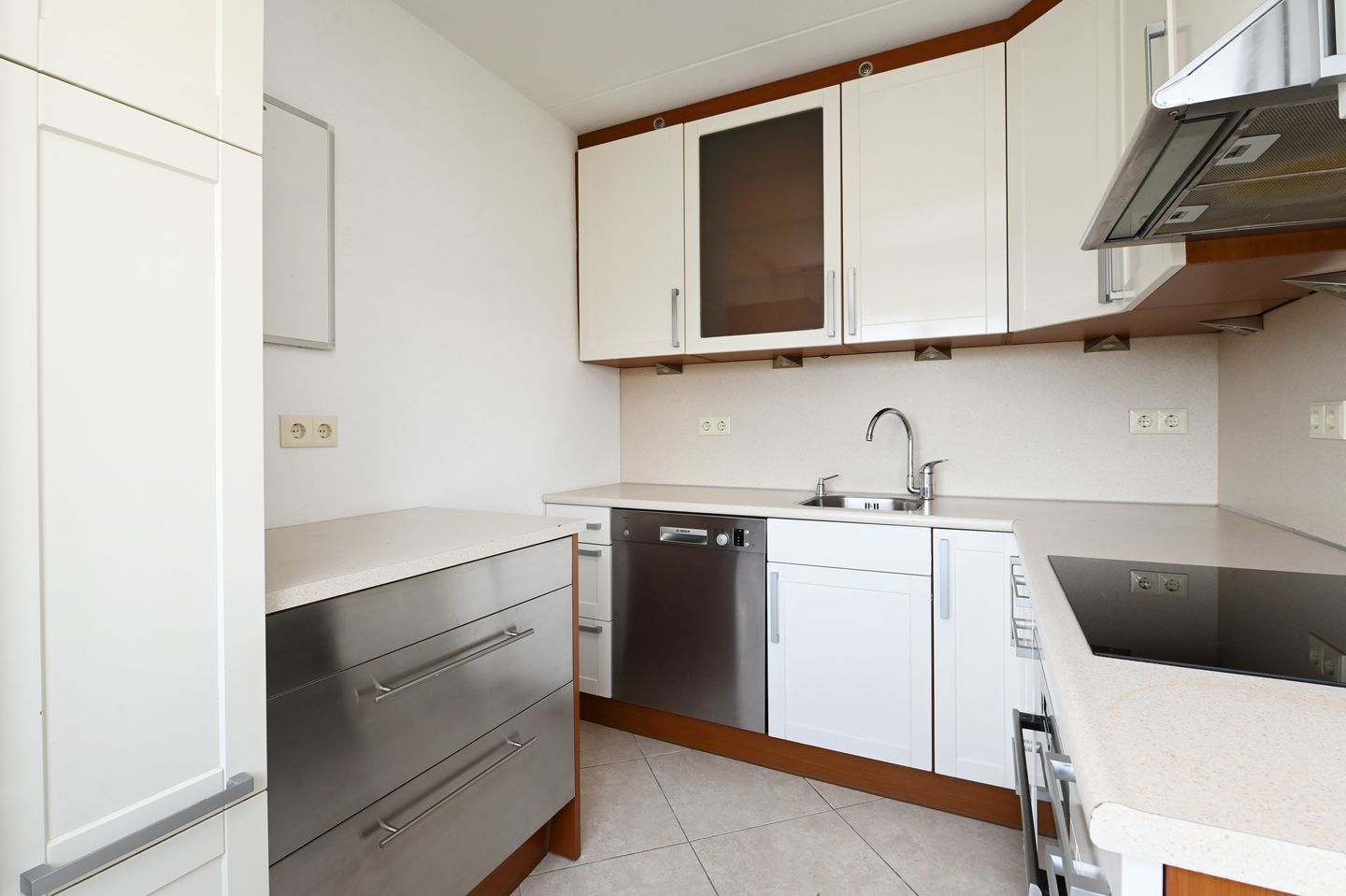 Spacious Two-Level Maisonnette with Private Parking in Green Mariahoeve — 19