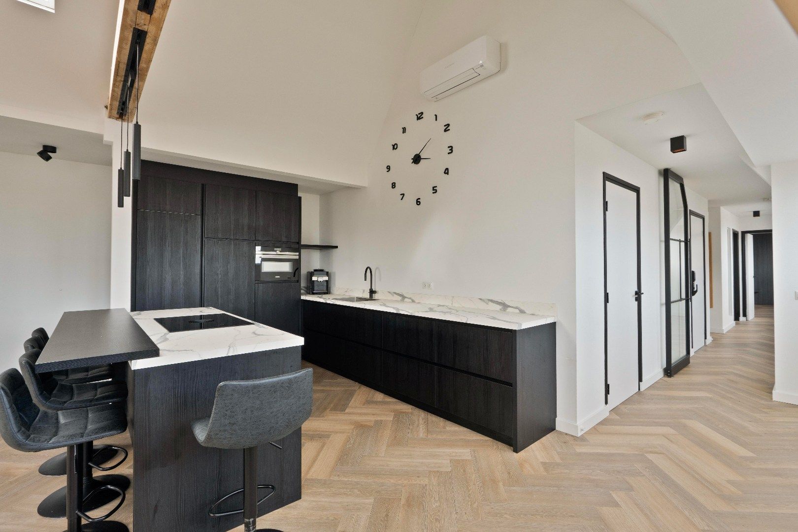Luxurious Renovated Penthouse in Roermond City Center — 12
