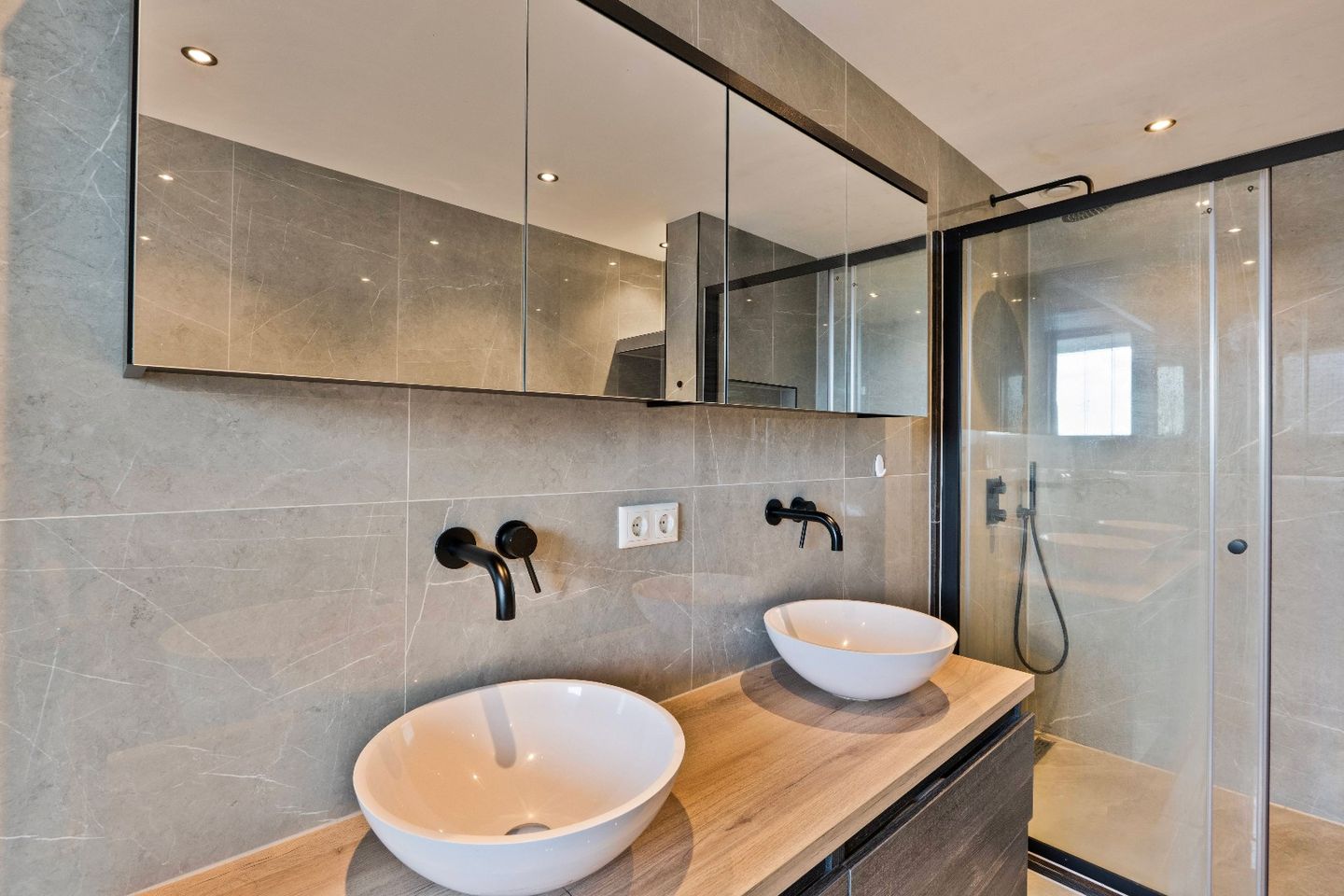 Luxurious Renovated Penthouse in Roermond City Center — 14